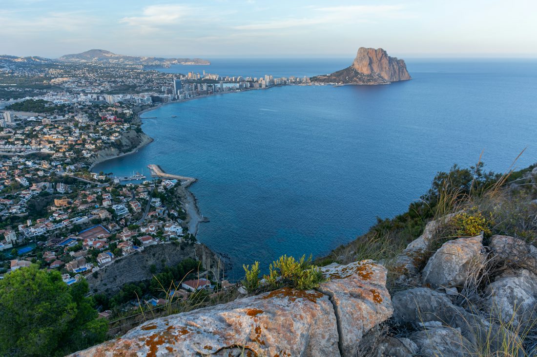 Vista de Calp y el Peñón de Ifach